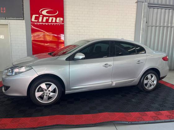 RENAULT FLUENCE 2.0 DYNAMIQUE 16V FLEX 4P AUTOMÁTICO RENAULT FLUENCE 2.0 DYNAMIQUE 16V FLEX 4P AUTOMÁTICO
